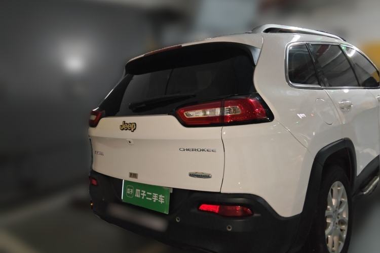 Used Jeep Cherokee 2016 2.0L Superior Edition Rear