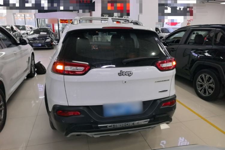 Used Jeep Cherokee 2016 2.0L Superior Edition Rear