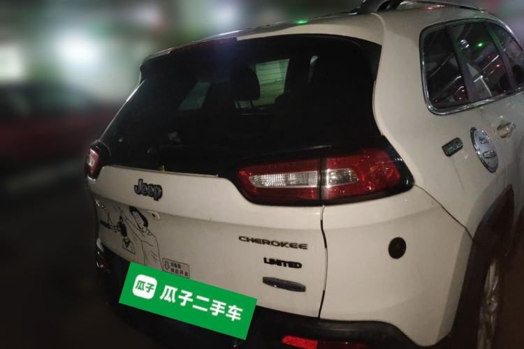 Used Jeep Cherokee 2016 2.0L Superior Edition Rear