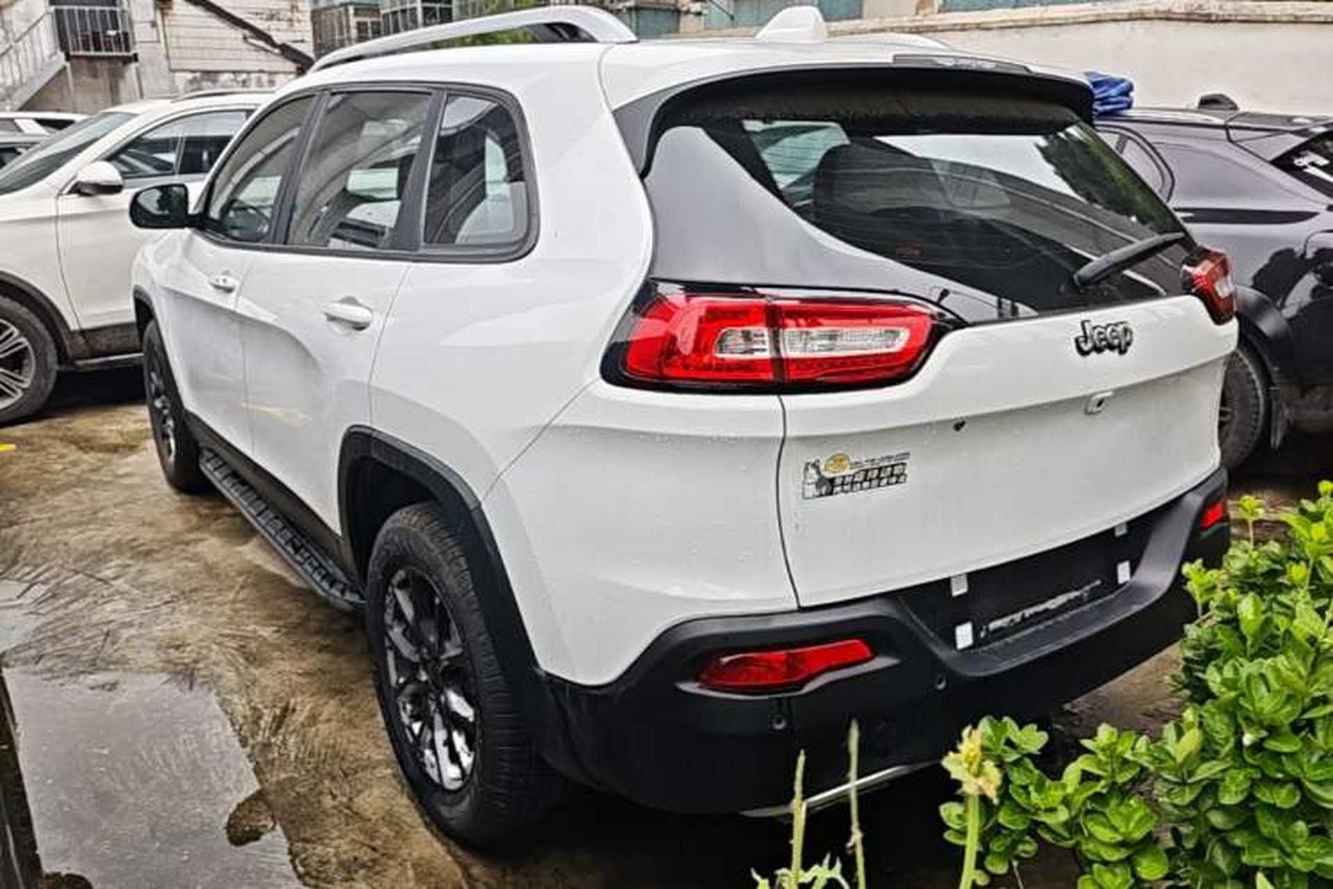 Used Jeep Cherokee 2016 2.4L Professional Smart Version Rear Left 45 Deg