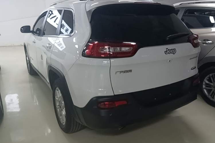 Used Jeep Cherokee 2016 2.0L Superior Edition Rear Left 45 Deg