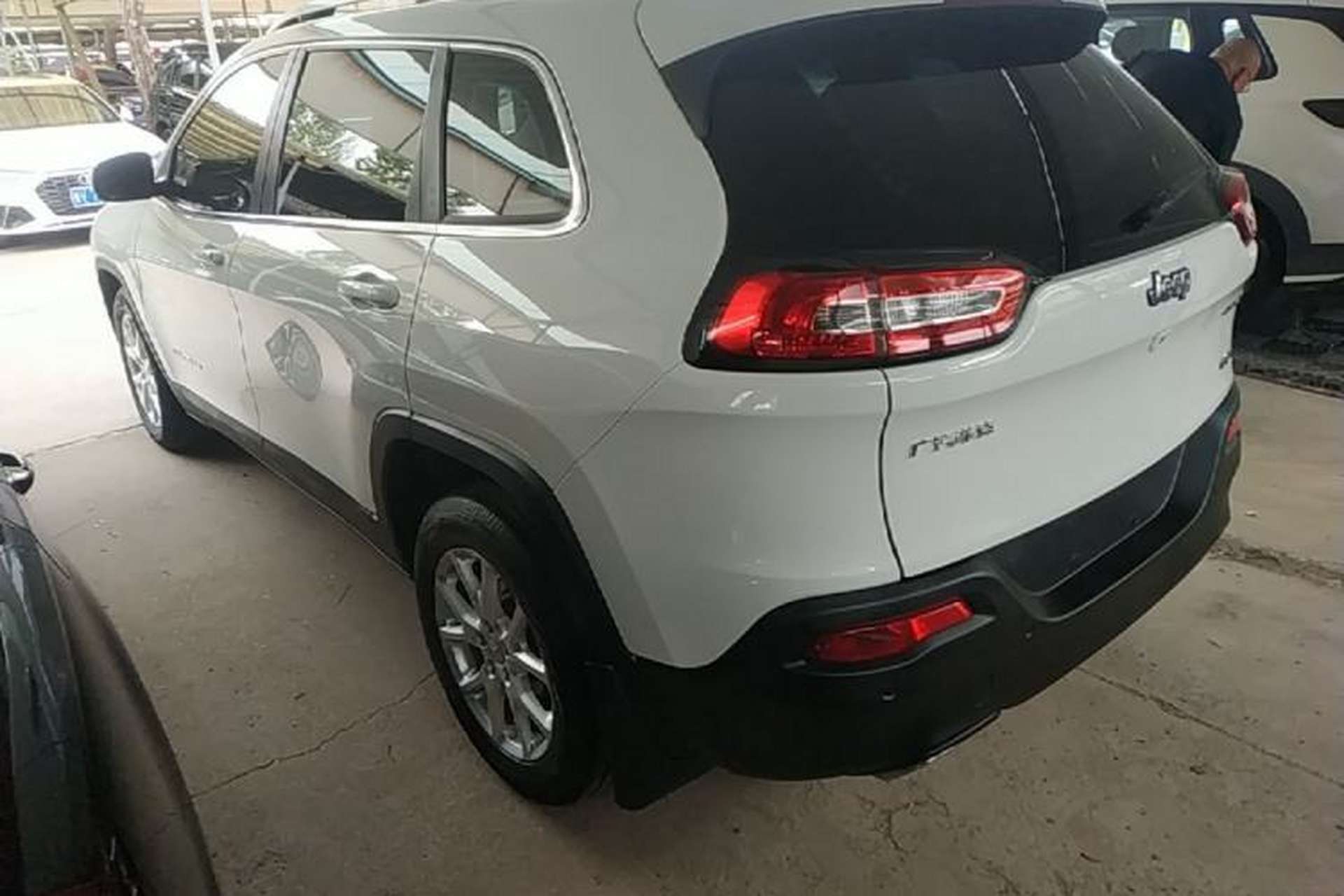 Used Jeep Cherokee 2016 2.4L Leading Smart Version Rear Left 45 Deg