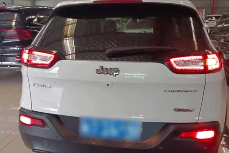 Used Jeep Cherokee 2016 2.0L Superior Edition Rear