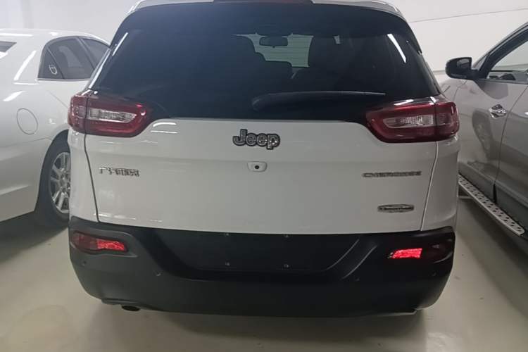 Used Jeep Cherokee 2016 2.0L Superior Edition Rear