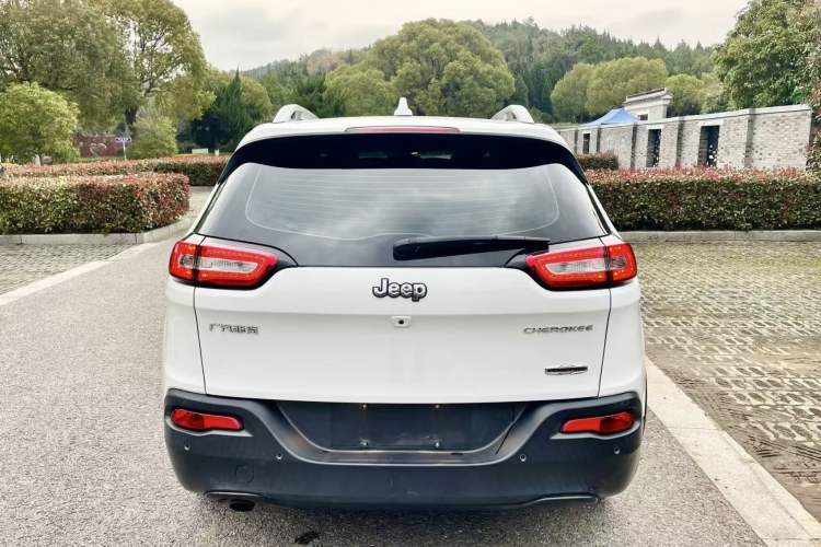 Used Jeep Cherokee 2016 2.0L Superior Edition Rear