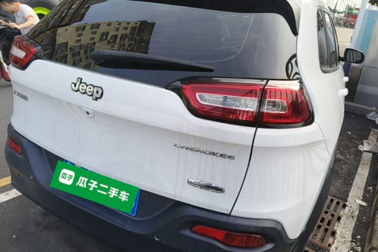 Used Jeep Cherokee 2016 2.0L Superior Edition Rear Right 45 Deg