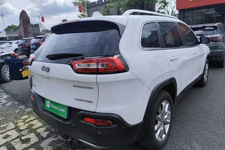 Used Jeep Cherokee 2016 2.4L Superior Edition Rear Right 45 Deg