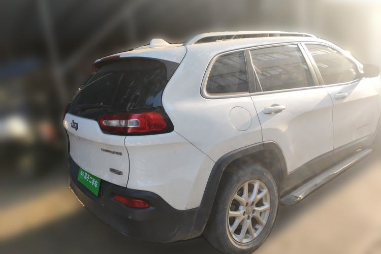 Used Jeep Cherokee 2016 2.0L Superior Edition Rear Right 45 Deg