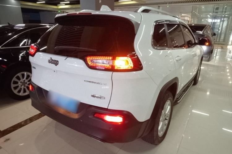 Used Jeep Cherokee 2016 2.4L Leading Smart Version Rear Right 45 Deg