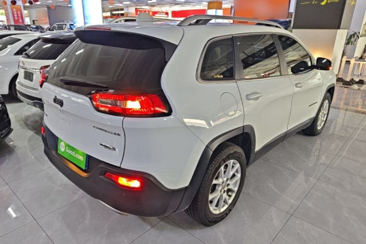 Used Jeep Cherokee 2016 2.4L Professional Smart Version Rear Right 45 Deg