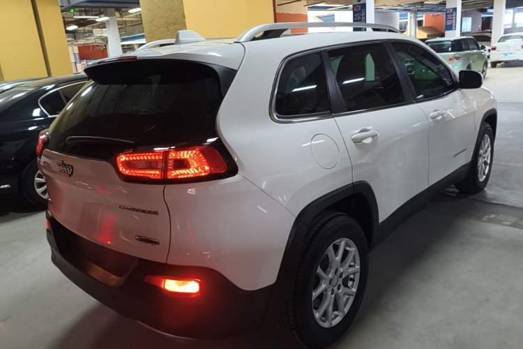Used Jeep Cherokee 2016 2.4L Professional Edition Rear Right 45 Deg