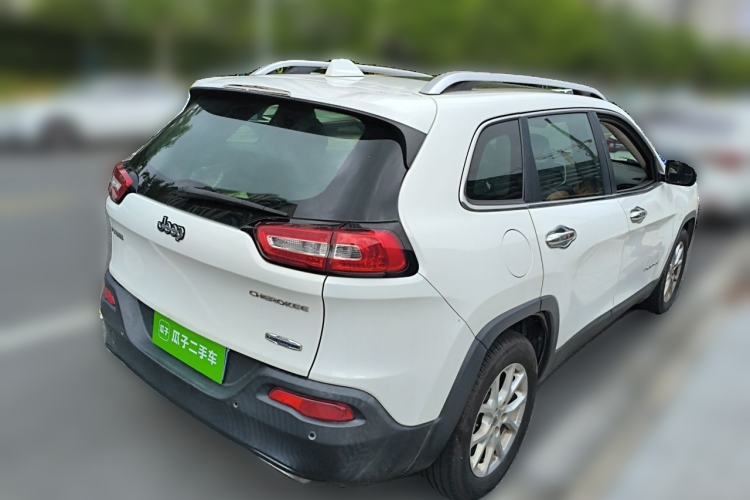 Used Jeep Cherokee 2016 2.4L Leading Edition Rear Right 45 Deg