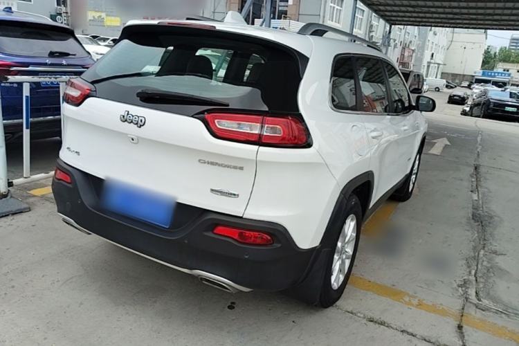 Used Jeep Cherokee 2016 2.4L Professional Smart Version Rear Right 45 Deg