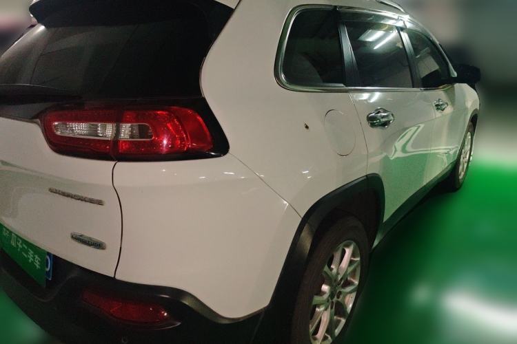Used Jeep Cherokee 2016 2.0L Superior Edition Rear Right 45 Deg