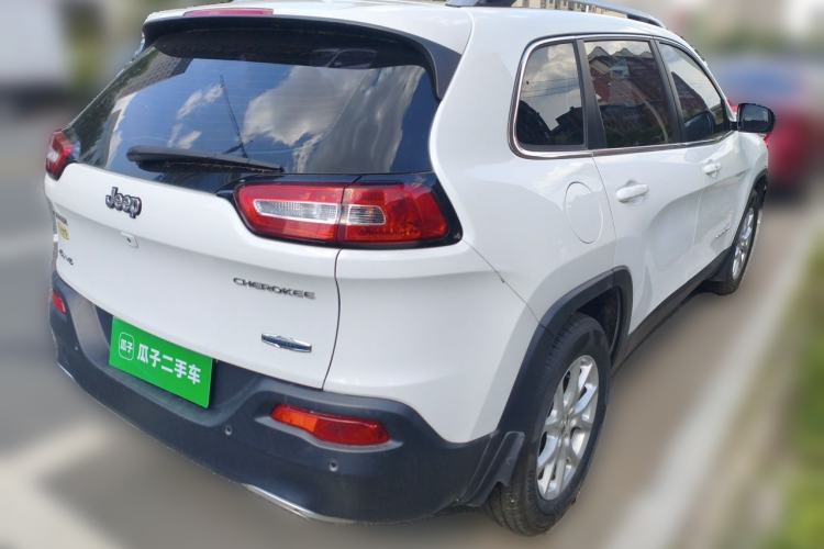 Used Jeep Cherokee 2016 2.4L Professional Smart Version Rear Right 45 Deg