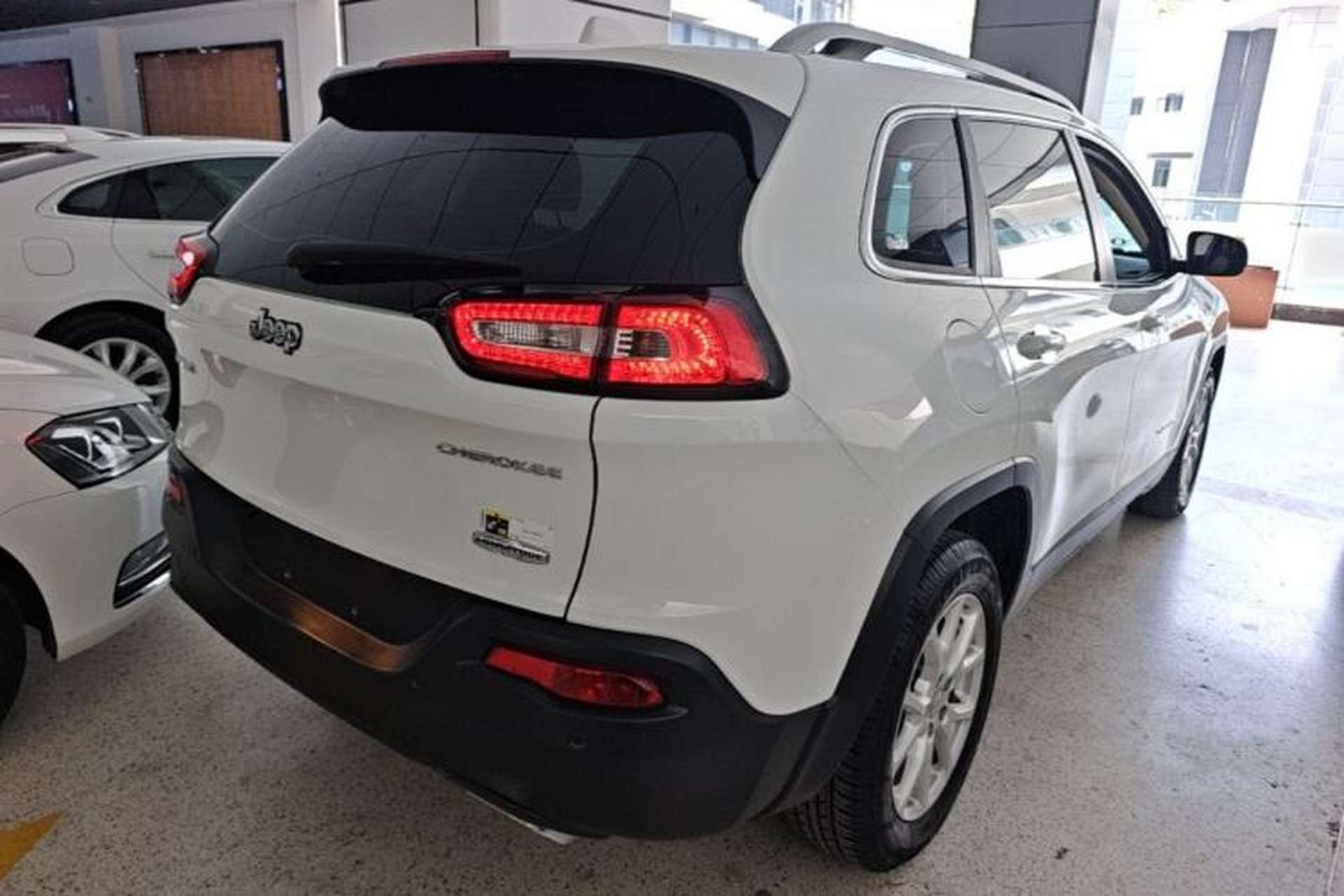 Used Jeep Cherokee 2016 2.4L Leading Edition Rear Right 45 Deg