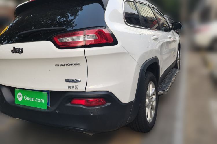 Used Jeep Cherokee 2016 2.4L Leading Smart Version Rear Right 45 Deg