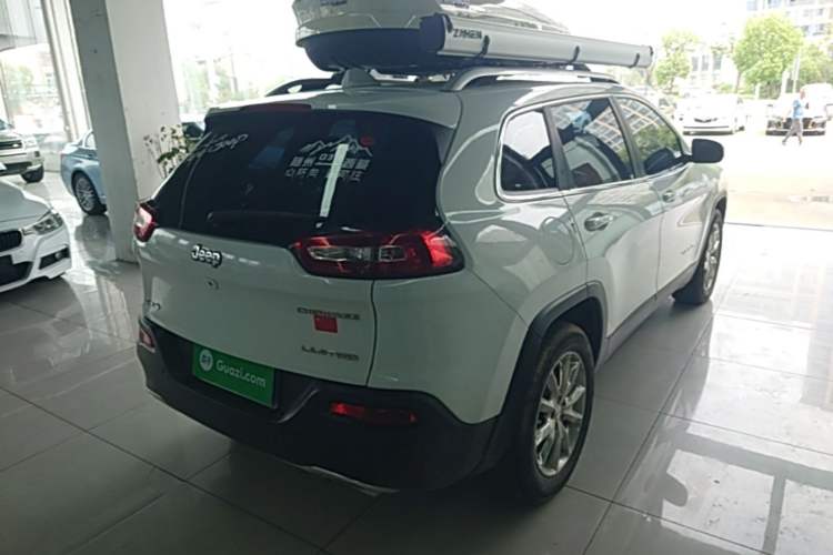 Used Jeep Cherokee 2016 2.4L Superior Edition Rear Right 45 Deg
