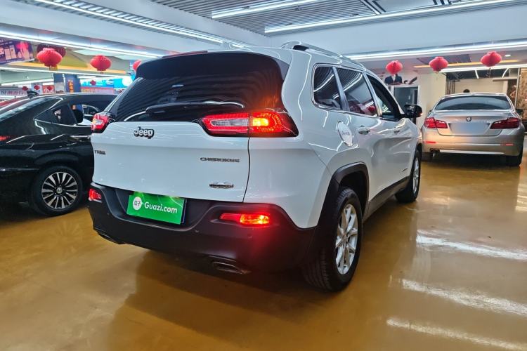 Used Jeep Cherokee 2016 2.4L Leading Edition Rear Right 45 Deg
