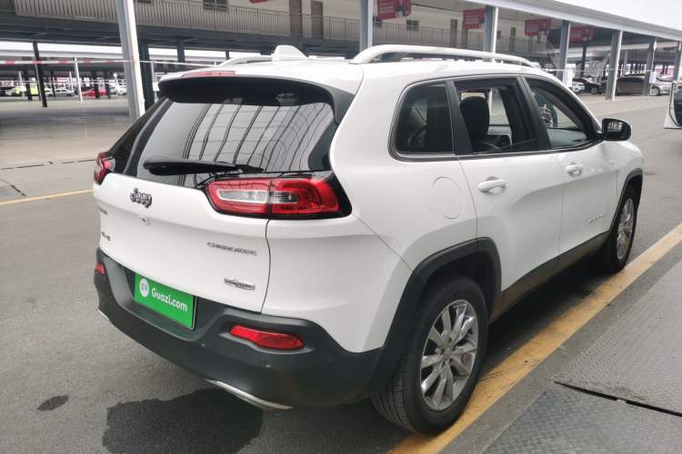 Used Jeep Cherokee 2016 2.4L Superior Edition Rear Right 45 Deg