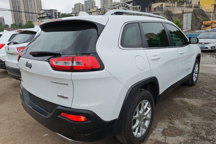 Used Jeep Cherokee 2016 2.4L Professional Edition Rear Right 45 Deg