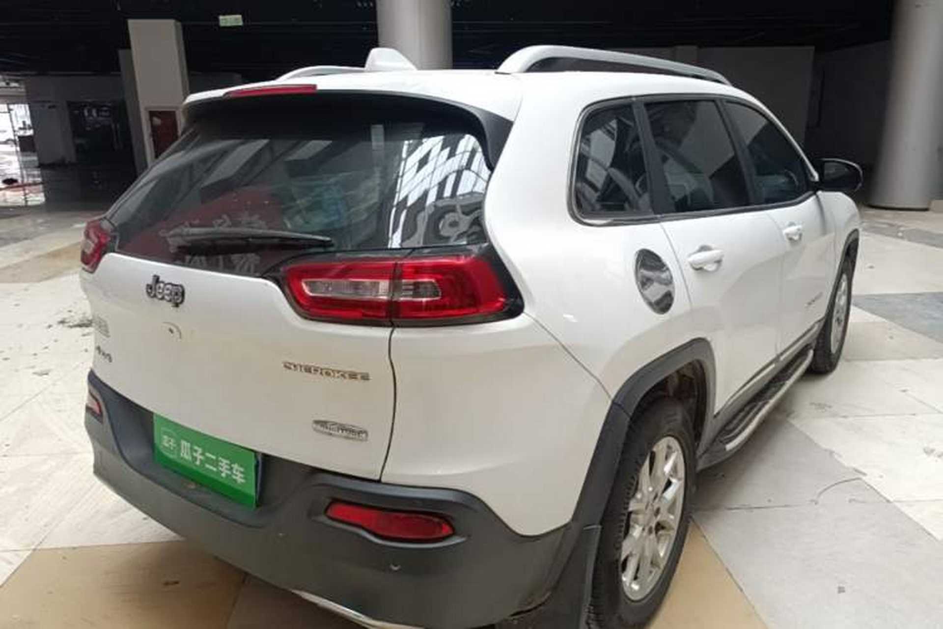 Used Jeep Cherokee 2016 2.4L Professional Smart Version Rear Right 45 Deg