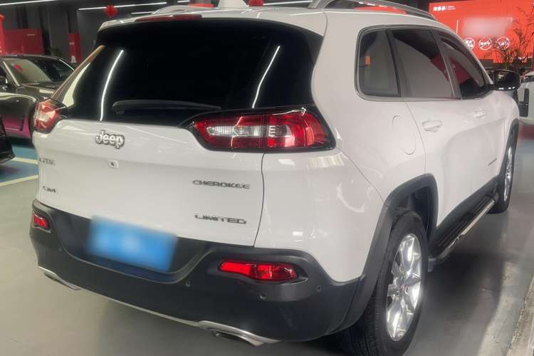Used Jeep Cherokee 2016 2.4L Superior Edition Rear Right 45 Deg