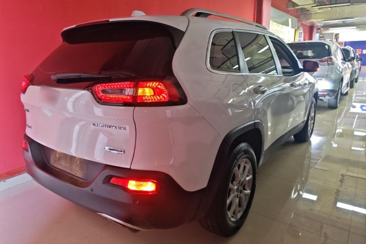 Used Jeep Cherokee 2016 2.4L Professional Edition Rear Right 45 Deg