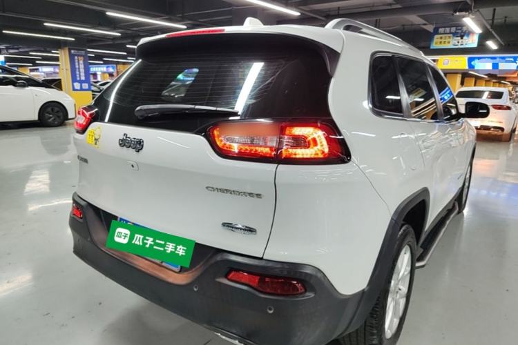Used Jeep Cherokee 2016 2.4L Leading Smart Version Rear Right 45 Deg