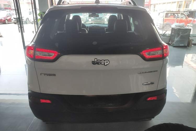 Used Jeep Cherokee 2016 2.4L Leading Edition Rear