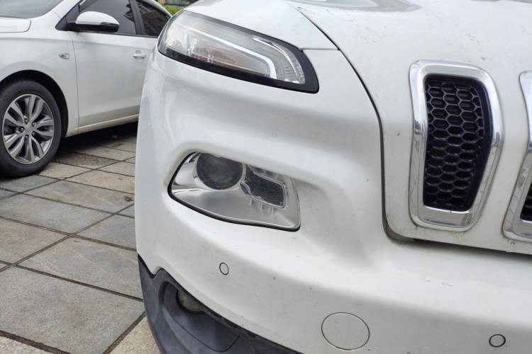 Used Jeep Cherokee 2016 2.0L Superior Edition Right Front Headlight