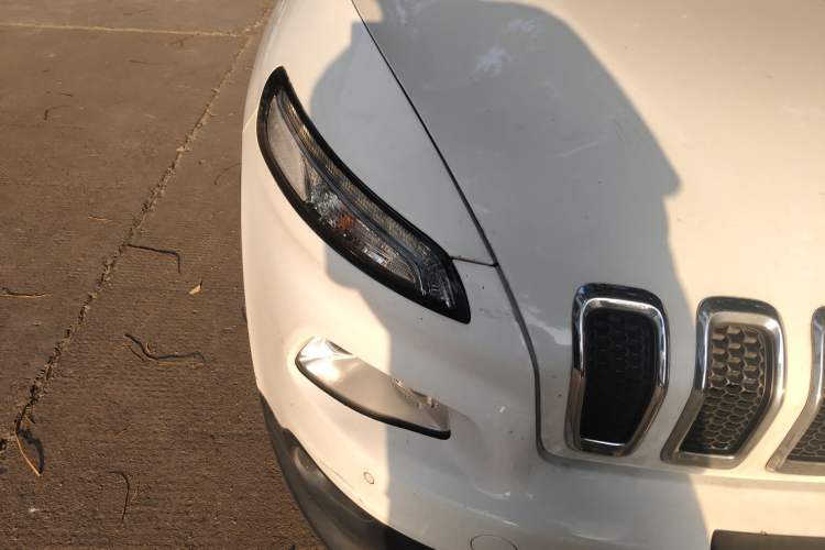 Used Jeep Cherokee 2016 2.0L Superior Edition Right Front Headlight