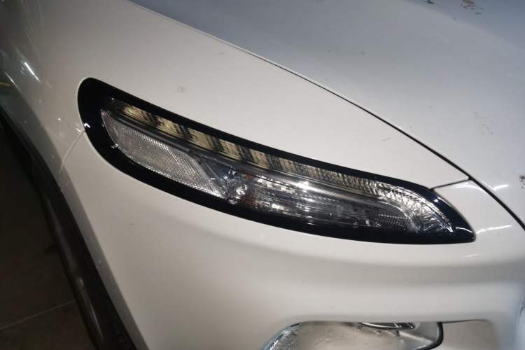 Used Jeep Cherokee 2016 2.0L Superior Edition Right Front Headlight