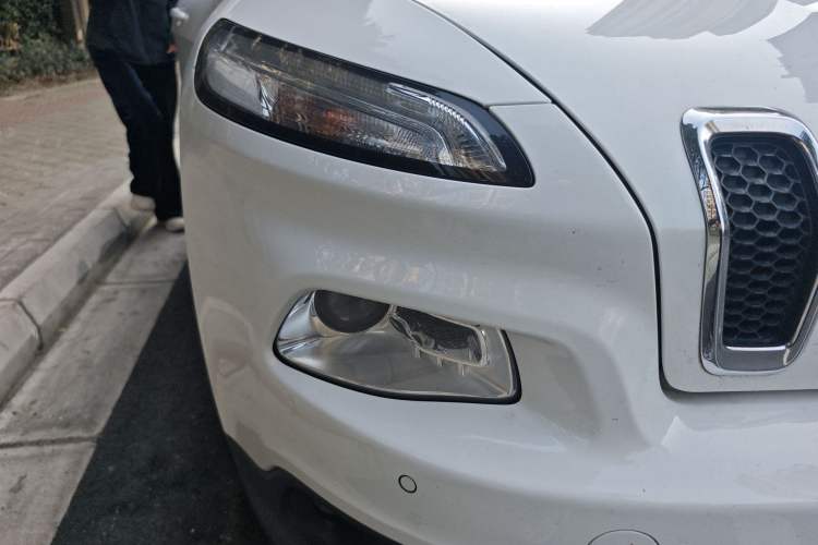 Used Jeep Cherokee 2016 2.4L Professional Smart Version Right Front Headlight