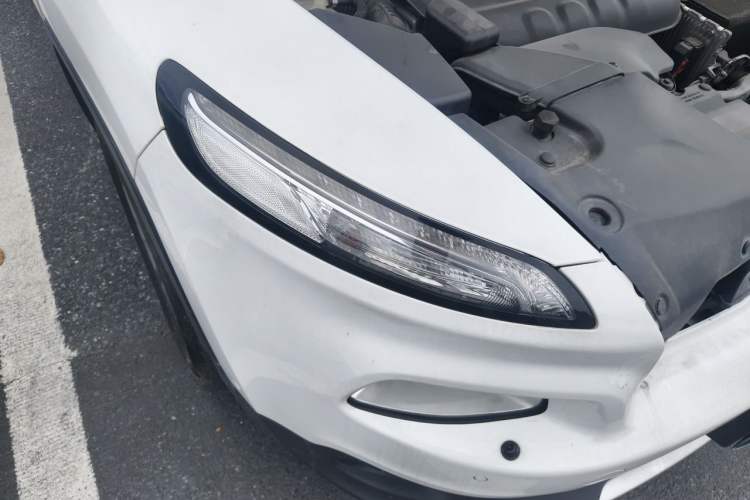 Used Jeep Cherokee 2016 2.4L All-in-One Edition Right Front Headlight