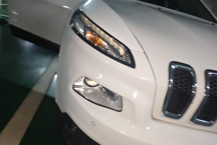 Used Jeep Cherokee 2016 2.0L Superior Edition Right Front Headlight