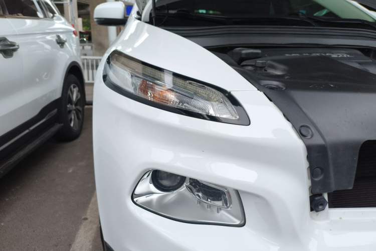 Used Jeep Cherokee 2016 2.4L Professional Edition Right Front Headlight