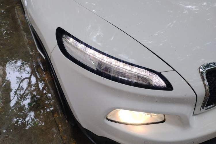 Used Jeep Cherokee 2016 2.4L Professional Edition Right Front Headlight