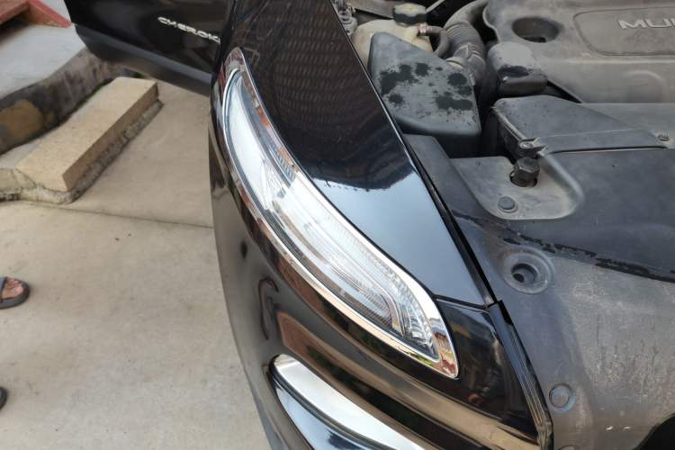Used Jeep Cherokee 2016 2.4L Professional Smart Version Right Front Headlight