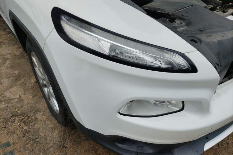 Used Jeep Cherokee 2016 2.0L Superior Edition Right Front Headlight