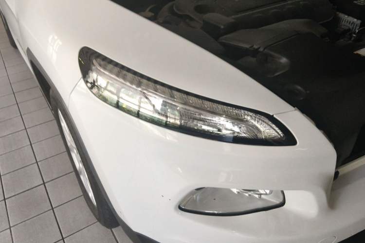 Used Jeep Cherokee 2016 2.4L Leading Smart Version Right Front Headlight