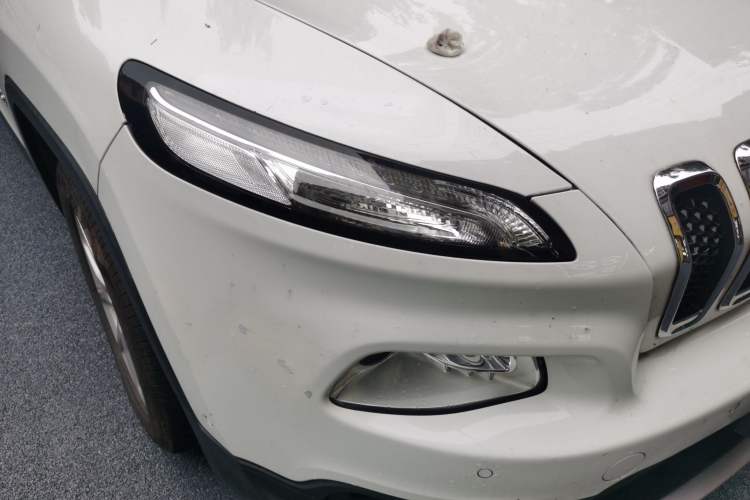 Used Jeep Cherokee 2016 2.0L Superior Edition Right Front Headlight