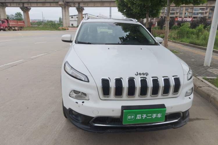 Used Jeep Cherokee 2016 2.4L Superior Edition Right Front Headlight