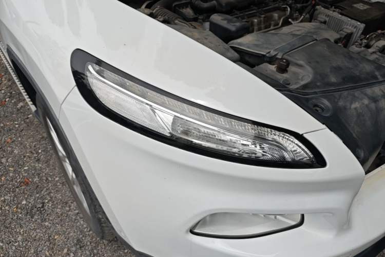 Used Jeep Cherokee 2016 2.0L Superior Edition Right Front Headlight
