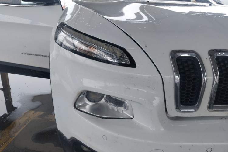 Used Jeep Cherokee 2016 2.4L Leading Edition Right Front Headlight
