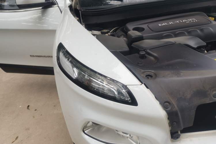 Used Jeep Cherokee 2016 2.4L Leading Edition Right Front Headlight
