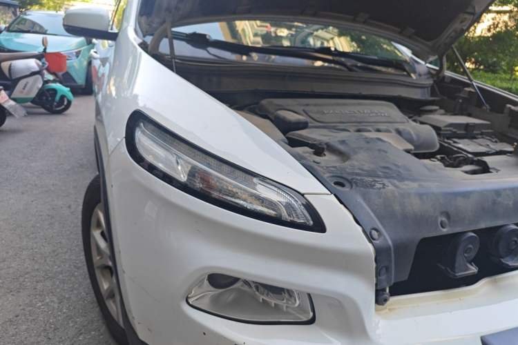 Used Jeep Cherokee 2016 2.4L Leading Edition Right Front Headlight