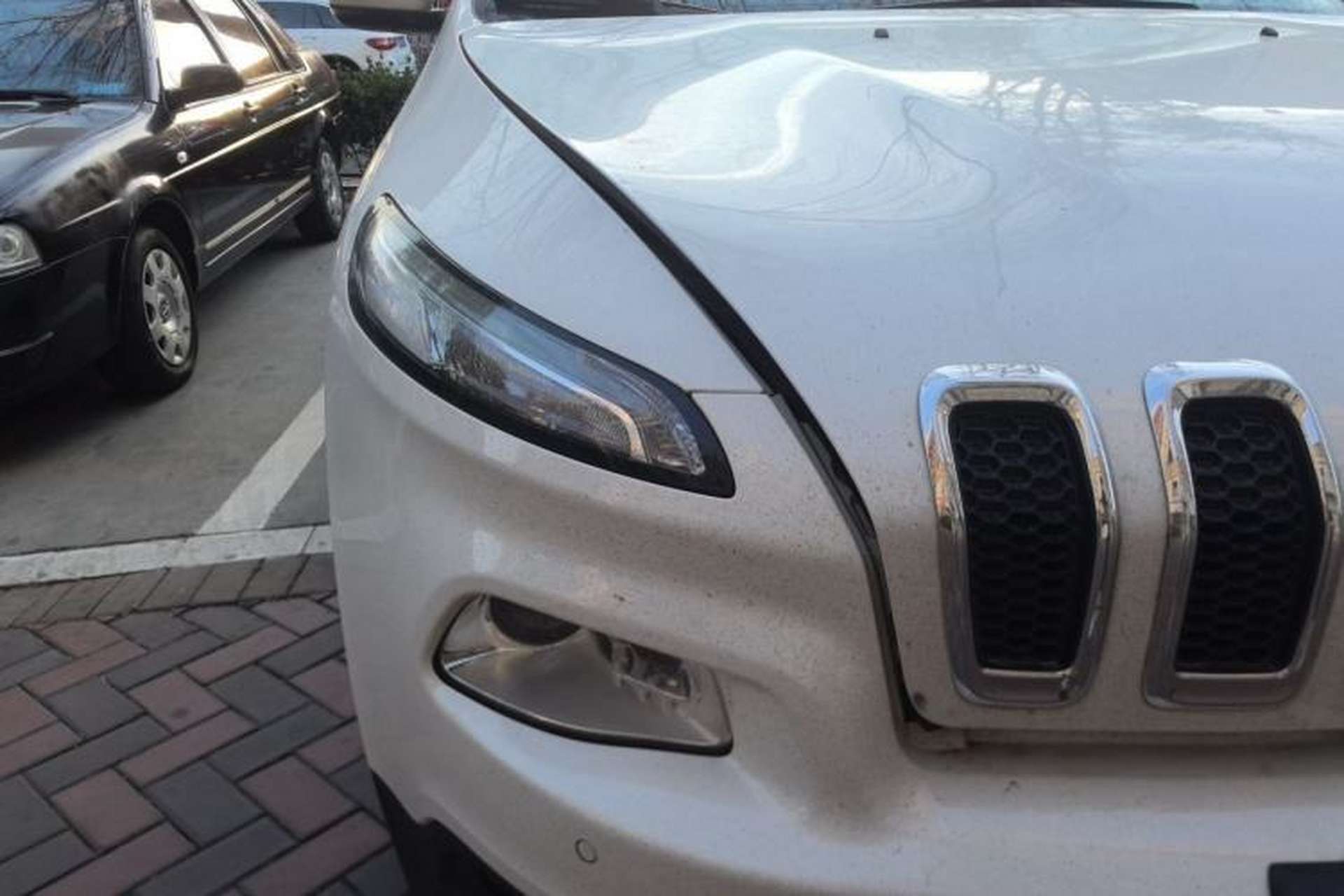 Used Jeep Cherokee 2016 2.0L Superior Edition Right Front Headlight
