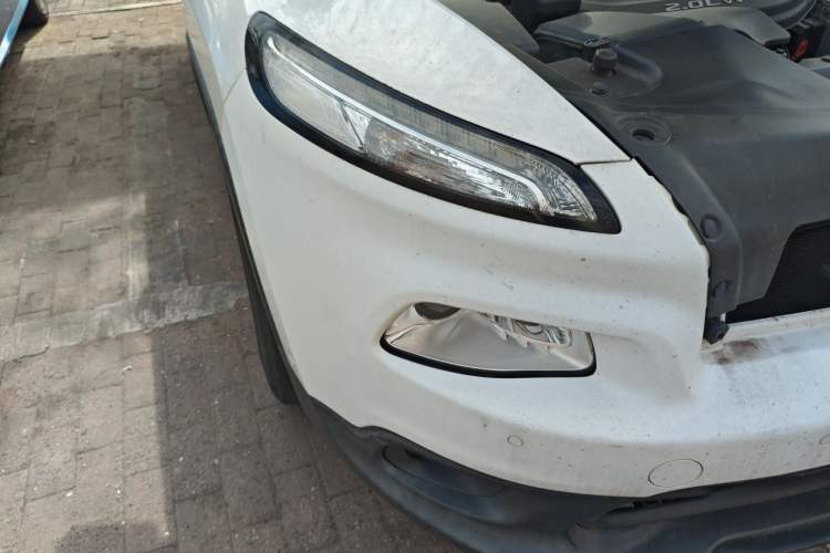 Used Jeep Cherokee 2016 2.0L Superior Edition Right Front Headlight