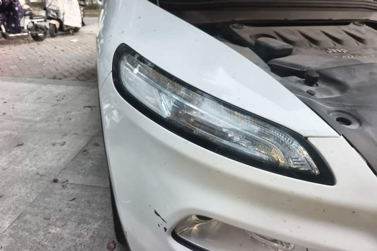 Used Jeep Cherokee 2016 2.0L Superior Edition Right Front Headlight